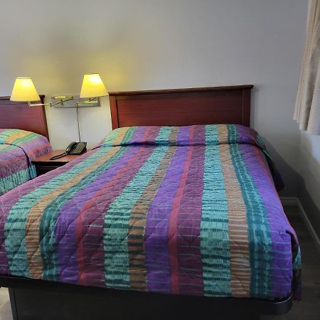 Knights Inn Кобург Екстер'єр фото