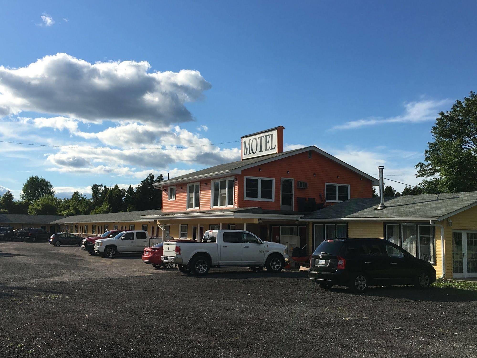 Knights Inn Кобург Екстер'єр фото