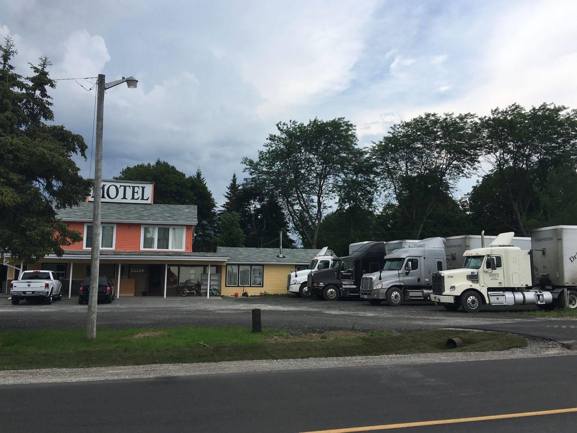 Knights Inn Кобург Екстер'єр фото